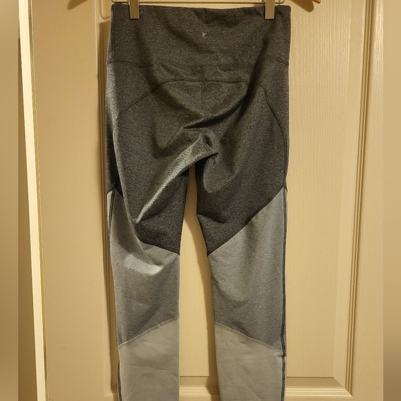 Old Navy Active legging Sz Medium - Picture 3 of 3